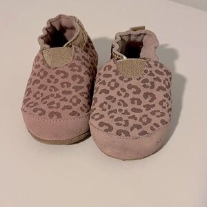 Robeez 6-12 month baby shoe pink and rose gold animal print
